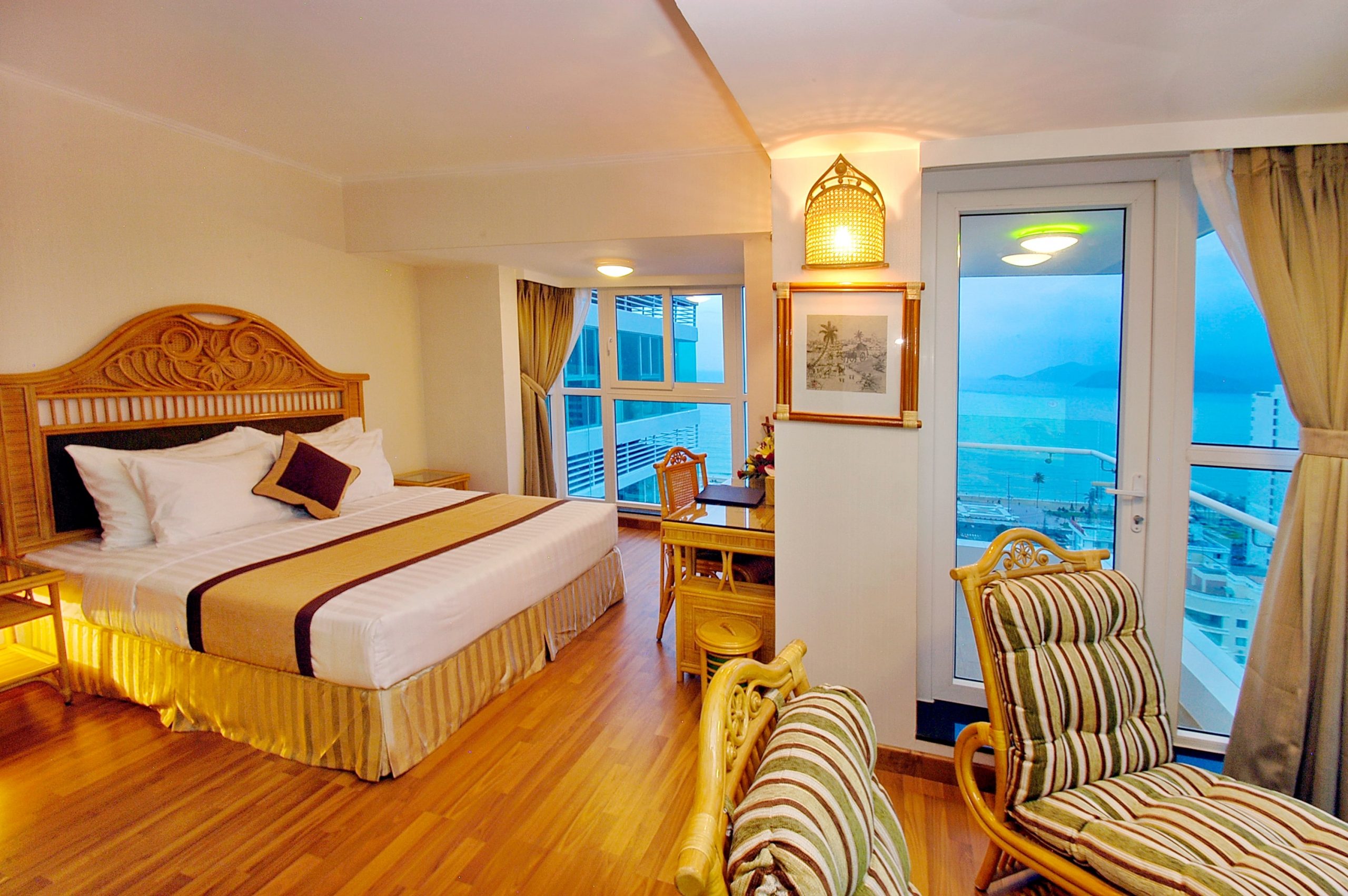 khách sạn nha trang 4 sao gần biển - Green World Hotel Nha Trang