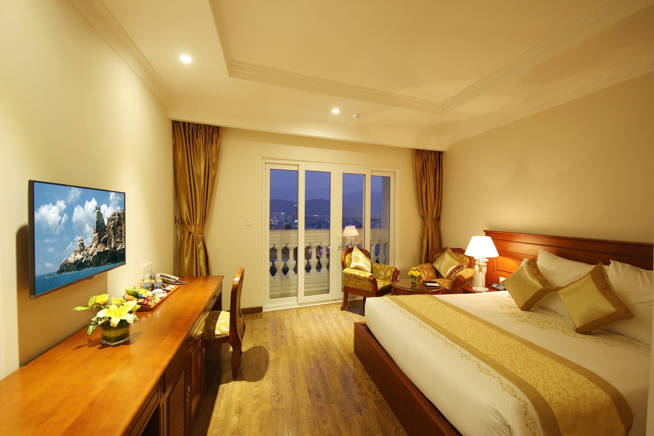 Khách Sạn Nha Trang Hướng Biển -Nha Trang Palace Hotel